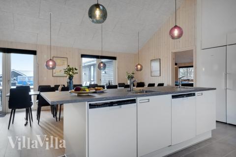 Kjøkkenet i luksushus nr. 526 i Sydjylland er godt innrettet.