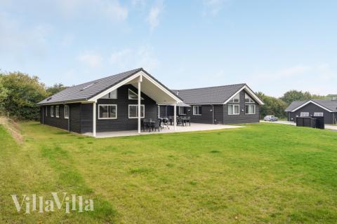 Dette lekre huset med svømmebasseng, nr. 526, med plass til 20 personer, ligger i Sydjylland