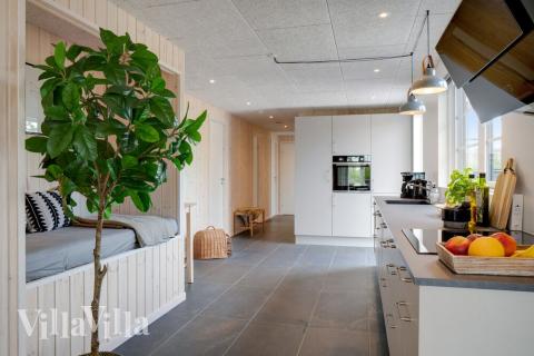 Kjøkkenet i luksushus nr. 518 er godt innrettet.