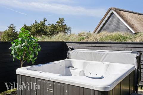 Nyt varmen i boblebadet i luksushus nr. 518 i Vestjylland