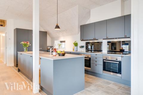 Kjøkkenet i luksushus nr. 528 i Vestjylland er godt innrettet.