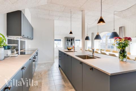 Kjøkkenet i luksushus nr. 528 er fullt utstyrt så dere lett kan lage mat til 28 personer.