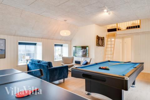 Konkurrer i feriehusets aktivitetsrom når dere besøker luksushus nr. 528 i Vestjylland.
