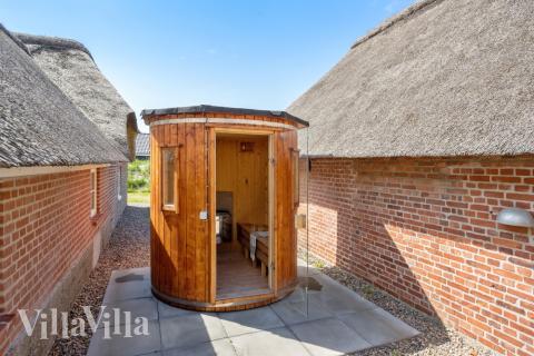 På terrassen i feriehus nr. 528 er det plass til 28 personer.