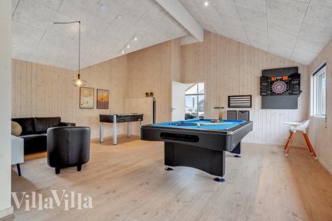 Luksushus nr. 488 til 18 personer tilbyr et stort aktivitetsrom med bl.a. biljard og dart