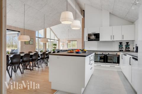 Kjøkkenet i luksushus nr. 488 i Sydjylland er godt innrettet.