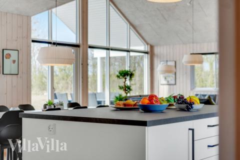 Kjøkkenet i luksushus nr. 488 er fullt utstyrt så dere lett kan lage mat til 18 personer.