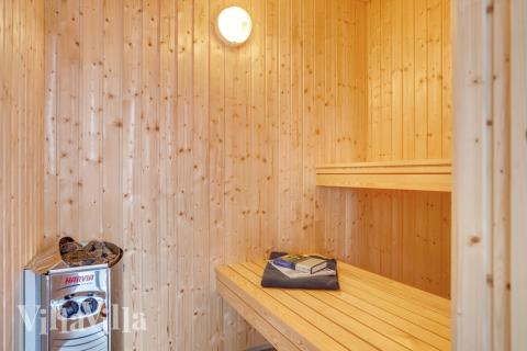 Nyt varmen i badstuen i luksushus nr. 488 til 18 personer