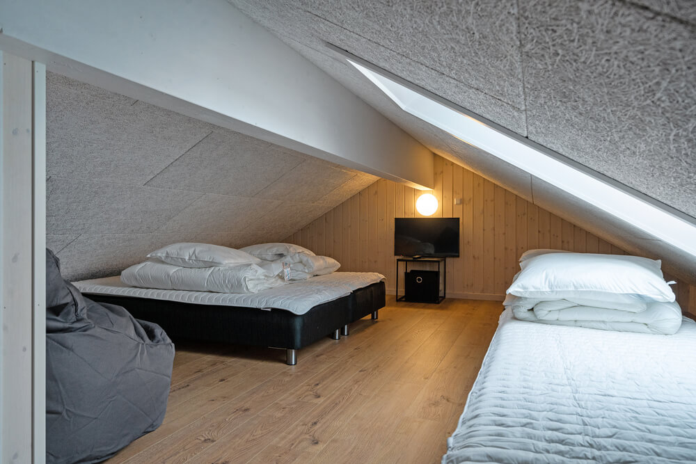 Noen av de 18 soveplassene i luksushus nr. 520 finnes på hems