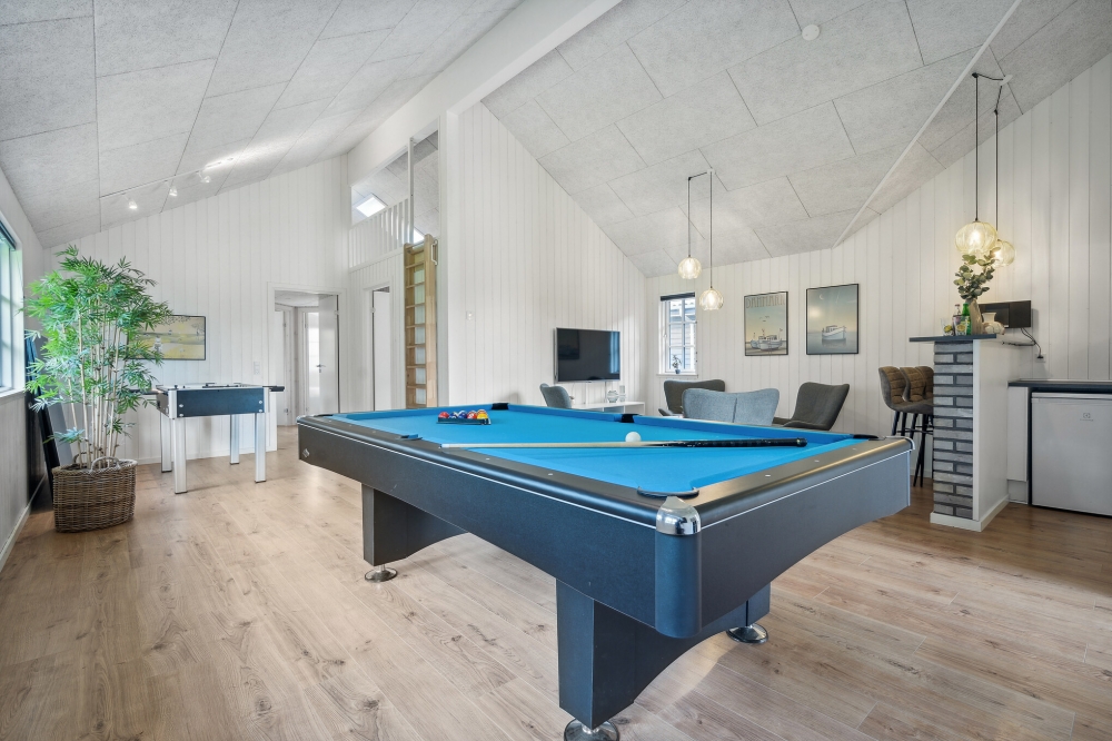 I tillegg til alle aktivitetsmulighetene i husets bassengavdeling, kan du også spille biljard, bordtennis og dart i luksushus nr. 520