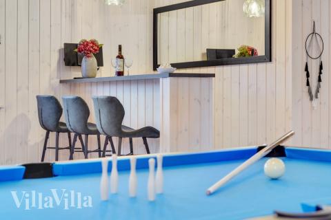 I tillegg til alle aktivitetsmulighetene i husets bassengavdeling, kan du også spille biljard, bordtennis og dart i luksushus nr. 532