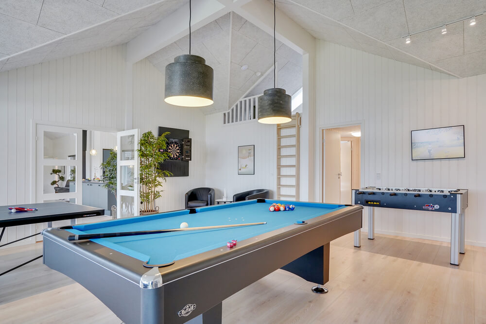 I tillegg til alle aktivitetsmulighetene i husets bassengavdeling, kan du også spille biljard, bordtennis og dart i luksushus nr. 530