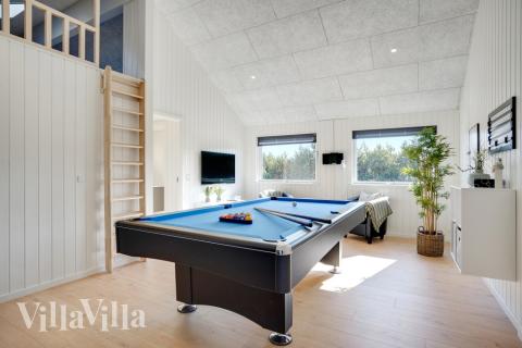 Luksushus nr. 533 til 14 personer tilbyr et stort aktivitetsrom med bl.a. biljard og dart