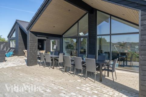 Luksushus nr. 533 har en deilig terrasse med gode hagemøbler til 14 personer.