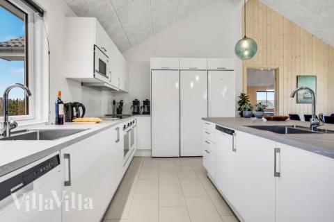 På luksushusets kjøkken finner dere alt dere trenger for å lage mat til 20 personer.