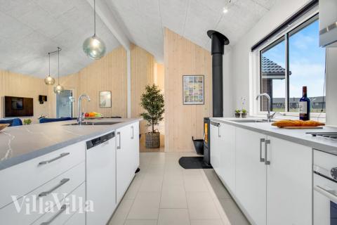 Kjøkkenet i luksushus nr. 529 i Nordjylland er godt innrettet.