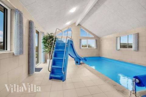 Det flotte bassenget i luksushus nr. 529 til 20 personer