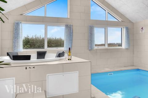 Nyt varmen i boblebadet i luksushus nr. 529 i Nordjylland