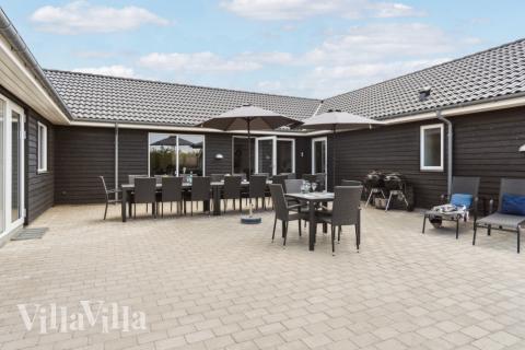 Luksushus nr. 529 har en deilig terrasse med gode hagemøbler til 20 personer.