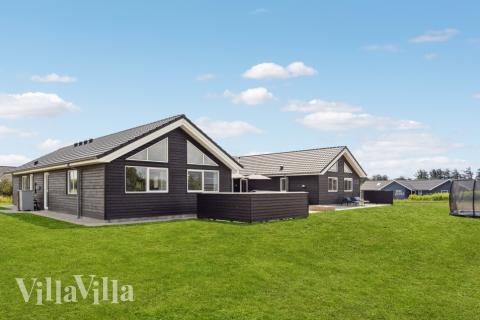 Dette lekre huset med svømmebasseng, nr. 529, med plass til 20 personer, ligger i Nordjylland