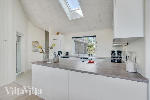 Kjøkkenet i luksushus nr. 525 er fullt utstyrt så dere lett kan lage mat til 16 personer.