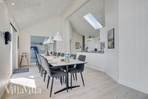 Oppholdsrom med plass til 16 i luksushus nr. 525.