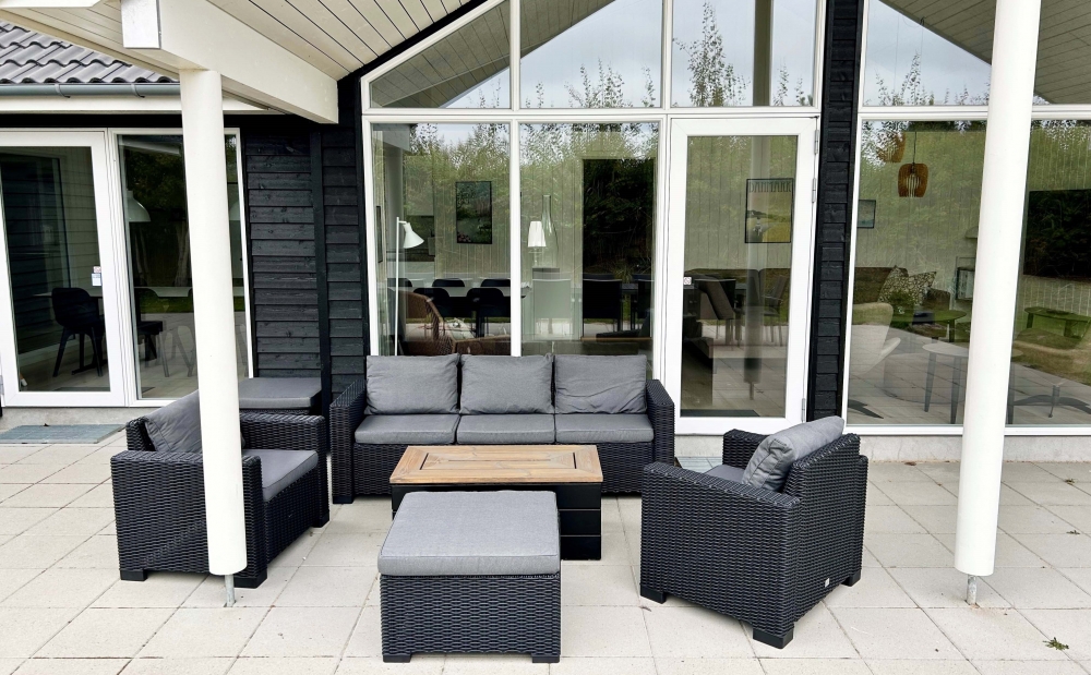 Luksushus nr. 525 har en deilig terrasse med gode hagemøbler til 16 personer.