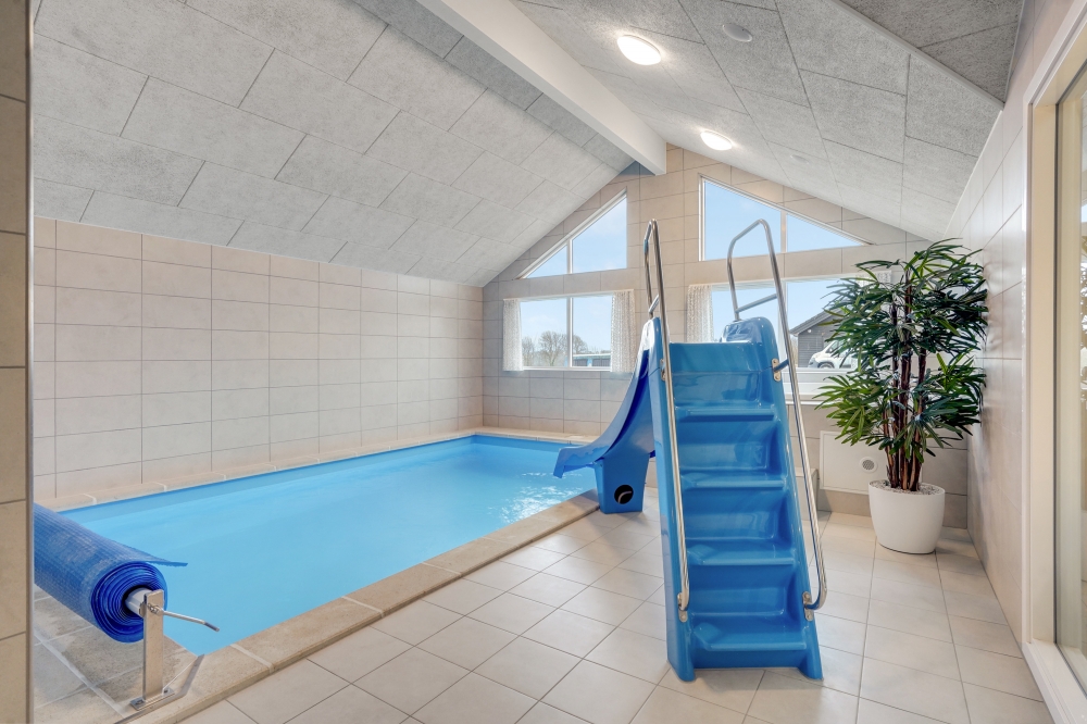 Det flotte bassenget i luksushus nr. 524 til 16 personer