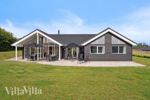 Luksushus nr. 524 har en deilig terrasse med gode hagemøbler til 16 personer.