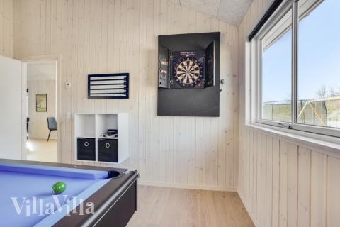 Konkurrer i feriehusets aktivitetsrom når dere besøker luksushus nr. 523 i Nordjylland.