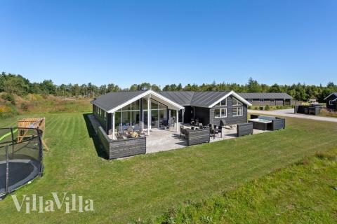 Flott feriehus nr. 523, med god plass til opptil 18 personer