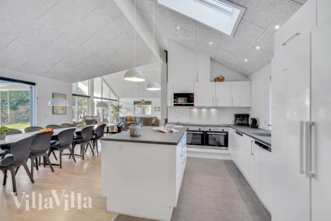 Kjøkkenet i luksushus nr. 536 i Vestjylland er godt innrettet.