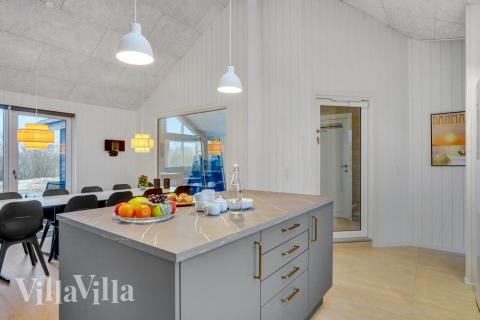 På luksushusets kjøkken finner dere alt dere trenger for å lage mat til 18 personer.