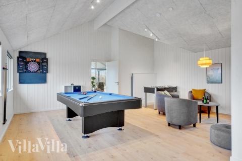 Luksushus nr. 537 til 18 personer tilbyr et stort aktivitetsrom med bl.a. biljard og dart