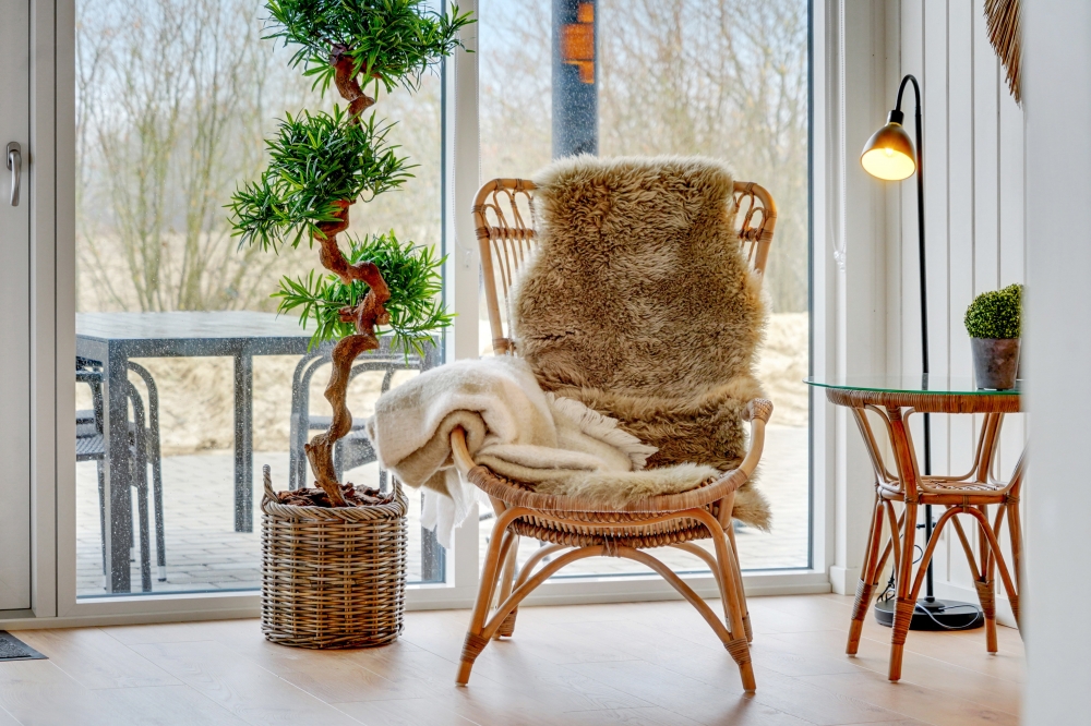 Sofaen i luksushus nr. 537 i Sydjylland er perfekt for å hygge seg med et brettspill eller se en film sammen.