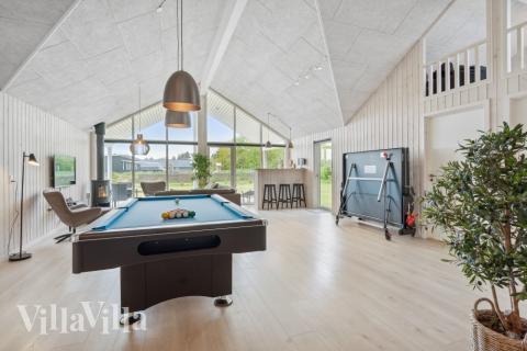 Luksushus nr. 535 til 20 personer tilbyr et stort aktivitetsrom med bl.a. biljard og dart