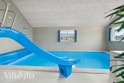 Det flotte bassenget i luksushus nr. 535 til 20 personer