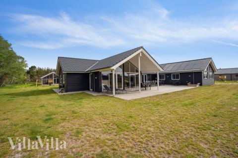 Dette lekre huset med svømmebasseng, nr. 535, med plass til 20 personer, ligger i Vestjylland