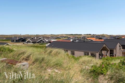 Dette lekre huset med svømmebasseng, nr. 541, med plass til 18 personer, ligger i Vestjylland