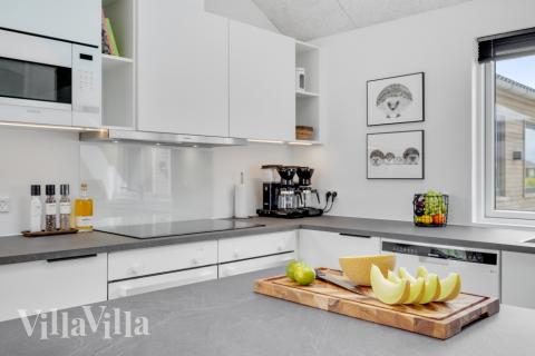 Kjøkkenet i luksushus nr. 541 er fullt utstyrt så dere lett kan lage mat til 18 personer.