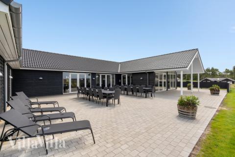Stor terrasse i luksushus nr. 542 i Limfjorden.