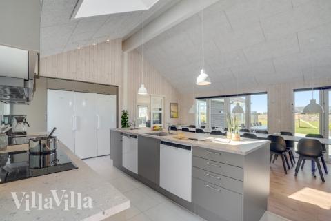 På luksushusets kjøkken finner dere alt dere trenger for å lage mat til 26 personer.