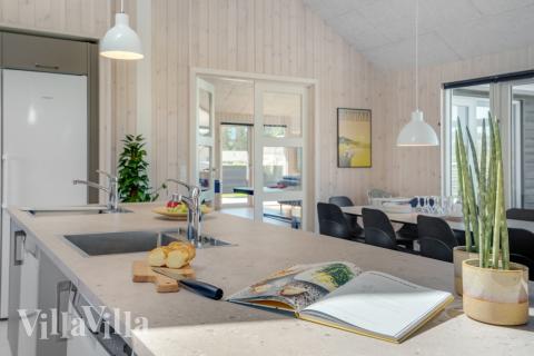 Kjøkkenet i luksushus nr. 542 er godt innrettet.