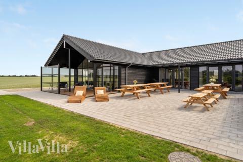 Stor terrasse i luksushus nr. 546 i Limfjorden.