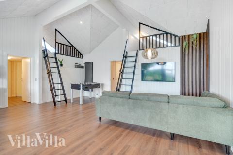 Luksushus nr. 546 til 30 personer tilbyr et stort aktivitetsrom med bl.a. biljard og dart