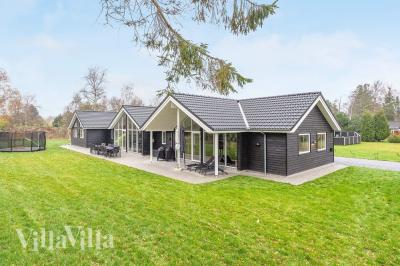 Dette lekre huset med svømmebasseng, nr. 543, med plass til 16 personer, ligger i Lolland/Falster/Møn