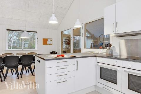 Kjøkkenet i luksushus nr. 543 er fullt utstyrt så dere lett kan lage mat til 16 personer.