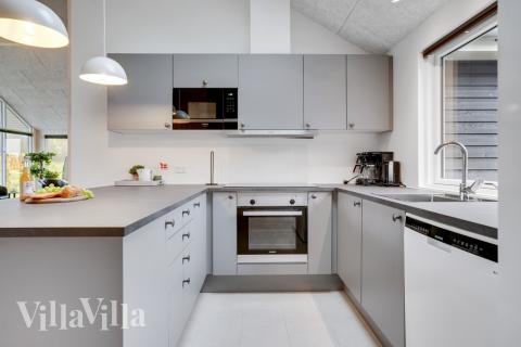 Kjøkkenet i luksushus nr. 544 er fullt utstyrt så dere lett kan lage mat til 14 personer.