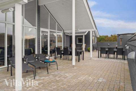 Luksushus nr. 544 har en deilig terrasse med gode hagemøbler til 14 personer.