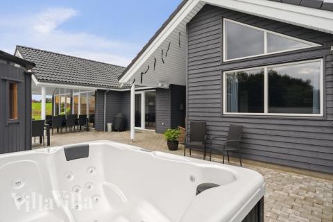 Nyt varmen i boblebadet i luksushus nr. 544 i Østjylland